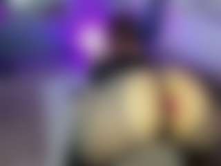 Live cam show with Reina-Cummingss - Cowgirl on Strip Flash - Live Sex Shows