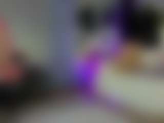 Live cam show with Reina-Cummingss - Genital Piercings on CamSextacy