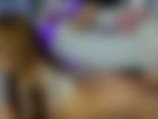 Live cam show with Reina-Cummingss - Green Eyes on Latina Girls