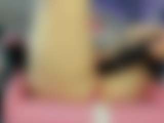 Live cam show with Reina-Cummingss - Blonde Hair MILF on Soda Cam