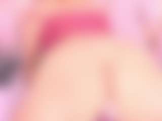 Live cam show with Samanta - Blonde Hair MILF on Milfs Live