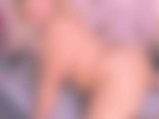 Live cam show with Samanta - Blonde Hair MILF on Uber Horny