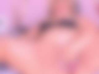 Live cam show with Samanta - Blonde Hair MILF on Camsoda