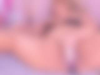 Live cam show with Samanta - Blonde Hair MILF on Camsoda