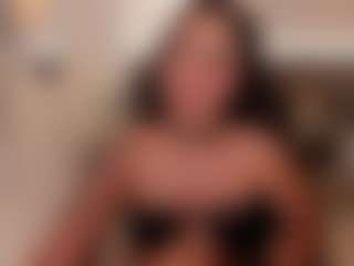 Live cam show with Beverly-johnson - Bikini on Mixed Magazine Live