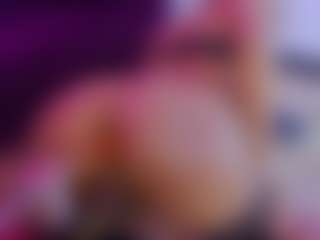 Live cam show with Daliana-Gounbolt - Drinking on Milfs Live