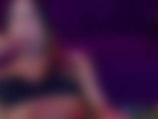Live cam show with Daliana-Gounbolt - Smoking on Camsoda
