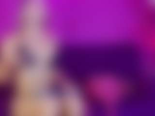 Live cam show with Daliana-Gounbolt - Smoking on Instabang