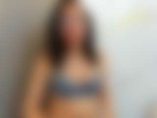 Live cam show with PerlaJohnsonRs - Oil on TastyBlacksLive