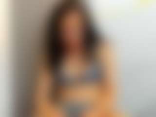 Live cam show with PerlaJohnsonRs - Oil on Camsoda