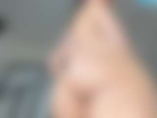 Live cam show with PerlaJohnsonRs - Curvy Small Tits on Camming Site