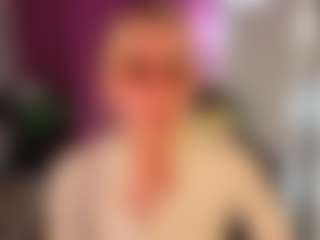 Live cam show with Rocket - Moan on intimatelivegirls.com