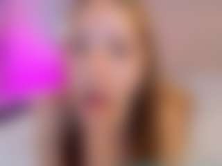 Live cam show with Luna-Vibee - Double Penetration on StripNow