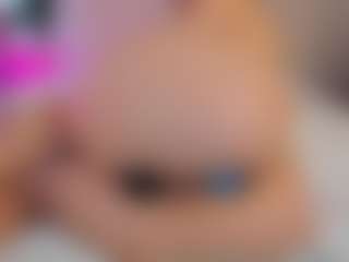 Live cam show with Luna-Vibee - Brown Hair on Camsoda