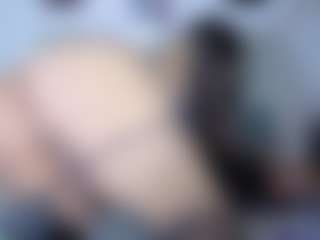 Live cam show with Karen-Rosee - Spank on Camsoda