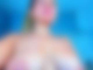 Live cam show with stefanymilk07Curv - Public MILF on CamwithHer