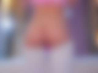 Live cam show with Vesia - Twerk on Milf Play