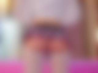 Live cam show with Vesia - Smoking on CamwithHer