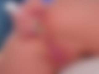 Live cam show with Vesia - Tease on Camsoda