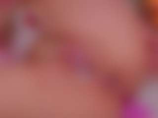 Live-Cam-Show mit Vesia - Blonde Hair Toys auf Camsoda