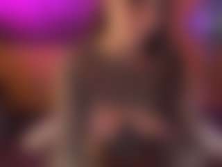 Live cam show with Maeveee - Natural on AdultVida.com