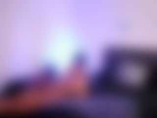 Live cam show with HoneyKaramel21 - Ebony Petite on SxyPornLive