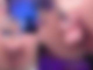 Live cam show with ValentinaGames - Tongue on Pornisteam.com