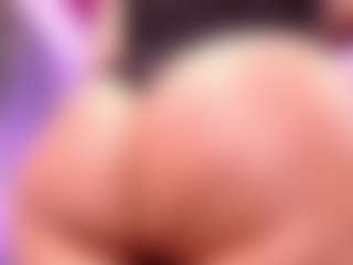 Live cam show with vela kimm - Living Room on instabang