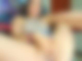 Live cam show with EmilyTrujillo - Butt Plug on boobsie.com