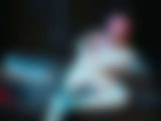 Live cam show with FemiKat - Implants on 1on1-livenow