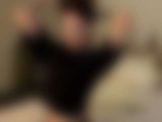 Live cam show with Leila-Unlit - Bedroom on CamwithHer