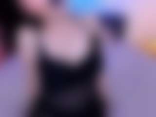 Live cam show with Medea-Queen - MILF on SquirtSoMuch