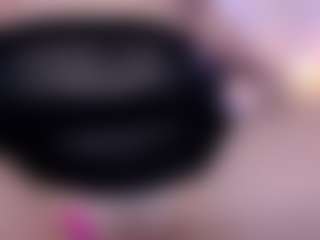 Live cam show with Medea-Queen - Flashing on Mixed Magazine Live