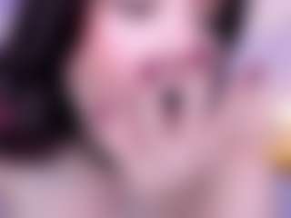Medea-Queen MILF webcam performer live streaming