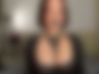 Live cam show with Medea-Queen - Public MILF on EXY