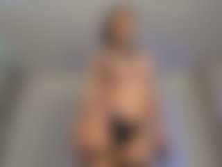 Medea-Queen MILF webcam performer live streaming