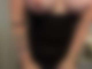 Medea-Queen MILF webcam performer live streaming