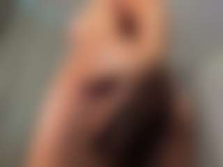 Live cam show with Medea-Queen - Tease MILF on Latina Girls