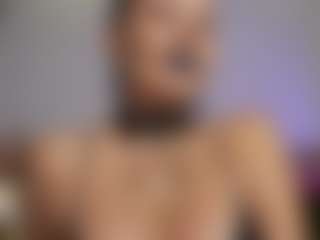 Live cam show with Medea-Queen - Public MILF on live.xheat.ai