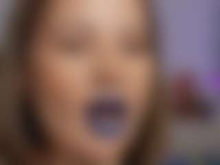 Live cam show with Medea-Queen - Brown Hair Petite on Camsoda
