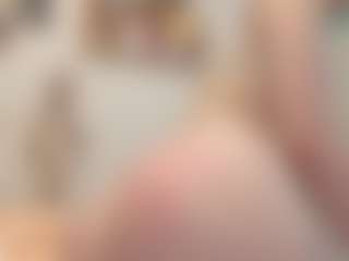 Live cam show with Caroline - Saliva on livesexfox.com