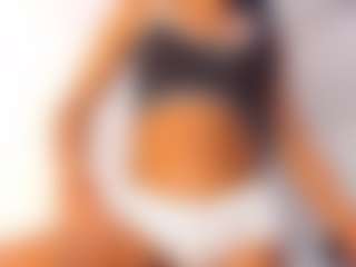 Live cam show with AndreaxDoll - Average on Livezox