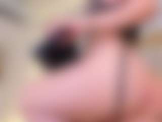 Live cam show with GretaVelvet - Athletic Middle Aged on Camsoda