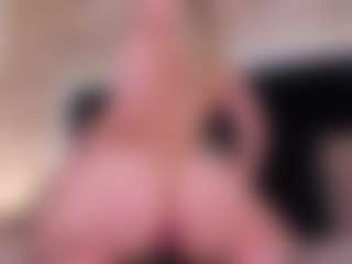 GretaVelvet's Live Sex Cam Show