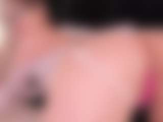 Live cam show with GretaVelvet - Athletic Public on intimatelivegirls.com