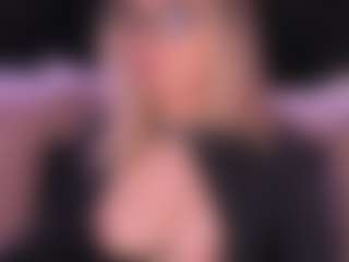 Live cam show with GretaVelvet - Athletic Public on Camiplay Live
