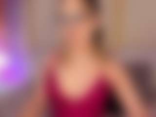 Spettacolo in cam dal vivo con GretaVelvet - Striptease su Camsoda