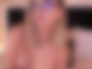 Live cam show with GretaVelvet - Striptease on friskycurves.com