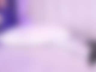Live cam show with LovelyEyess - Average on Camsoda