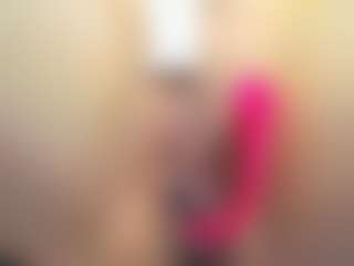 Live cam show with lexxy-ray666 - Red Hair MILF on AdultVida.com